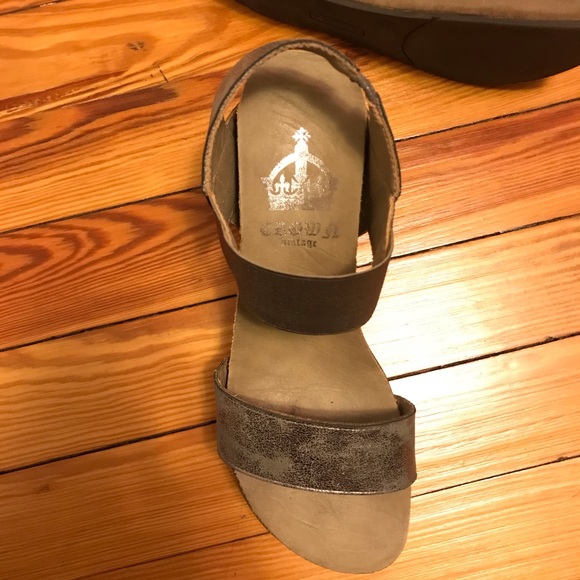 Crown Vintage Sandals - Picture 5 of 7